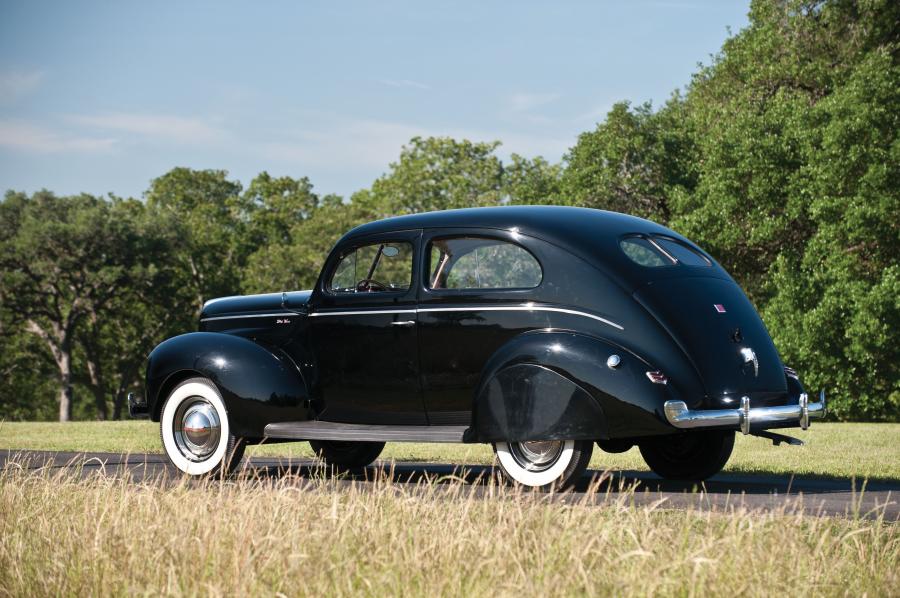 Ford DeLuxe Eight Tudor Hardtop 1940 года  (фото 13 из 13)